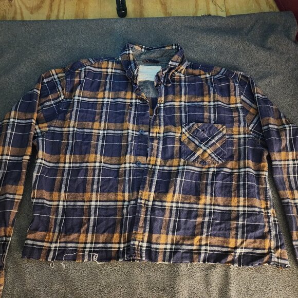 Cropped Flannel Large - Picture 1 of 3